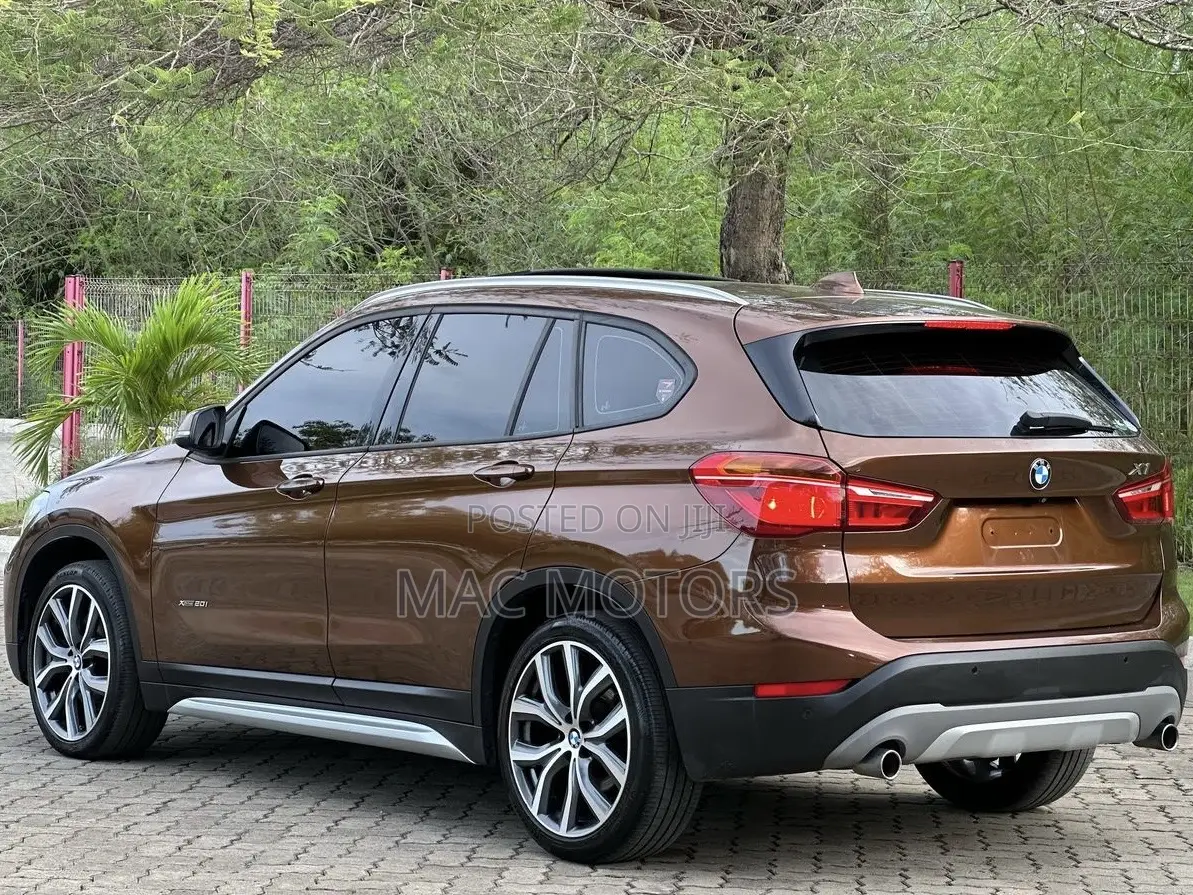 BMW X1 xDrive28i AWD 2016 Brown