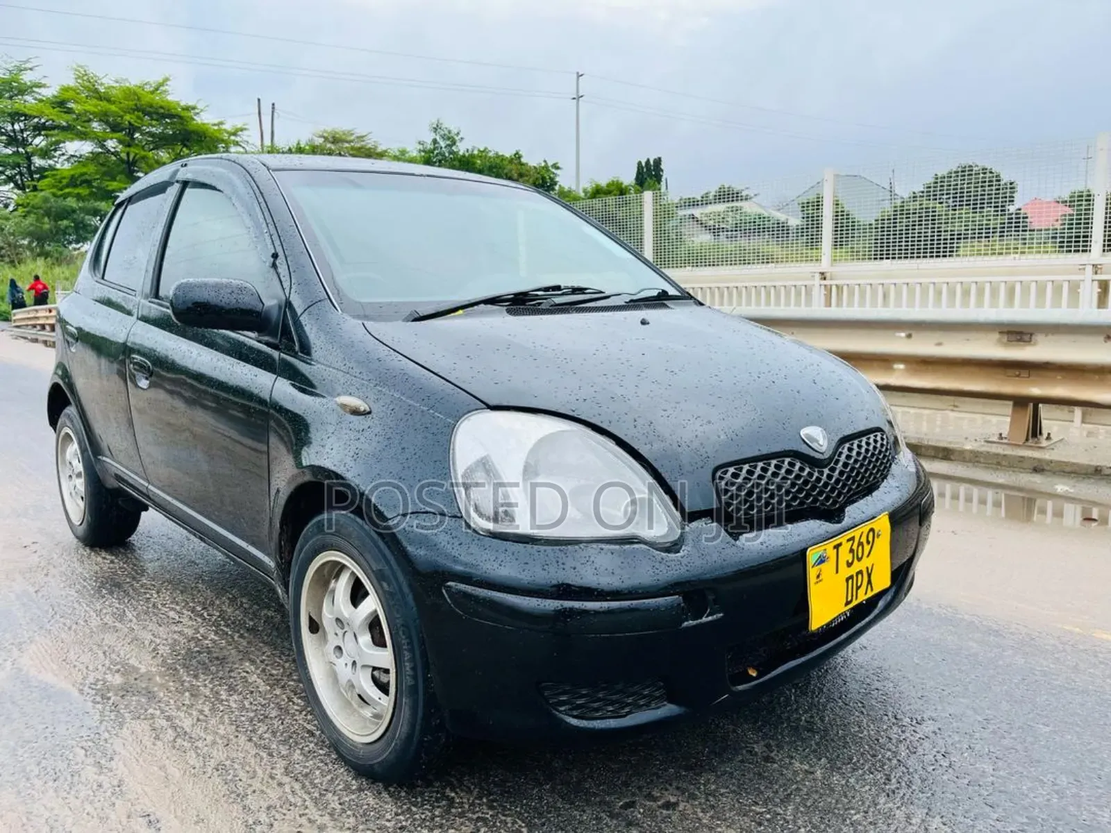 Toyota Vitz 2002 Black
