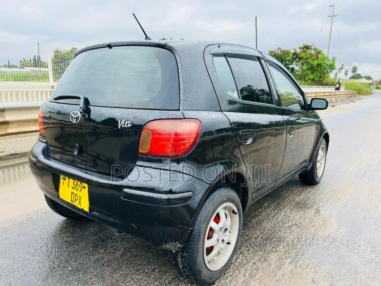 Toyota Vitz 2002 Black