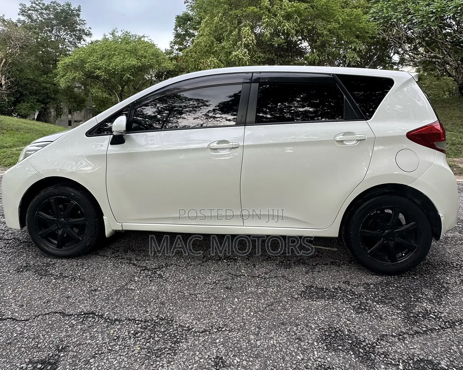 Subaru Trezia 1.4D 2012 White