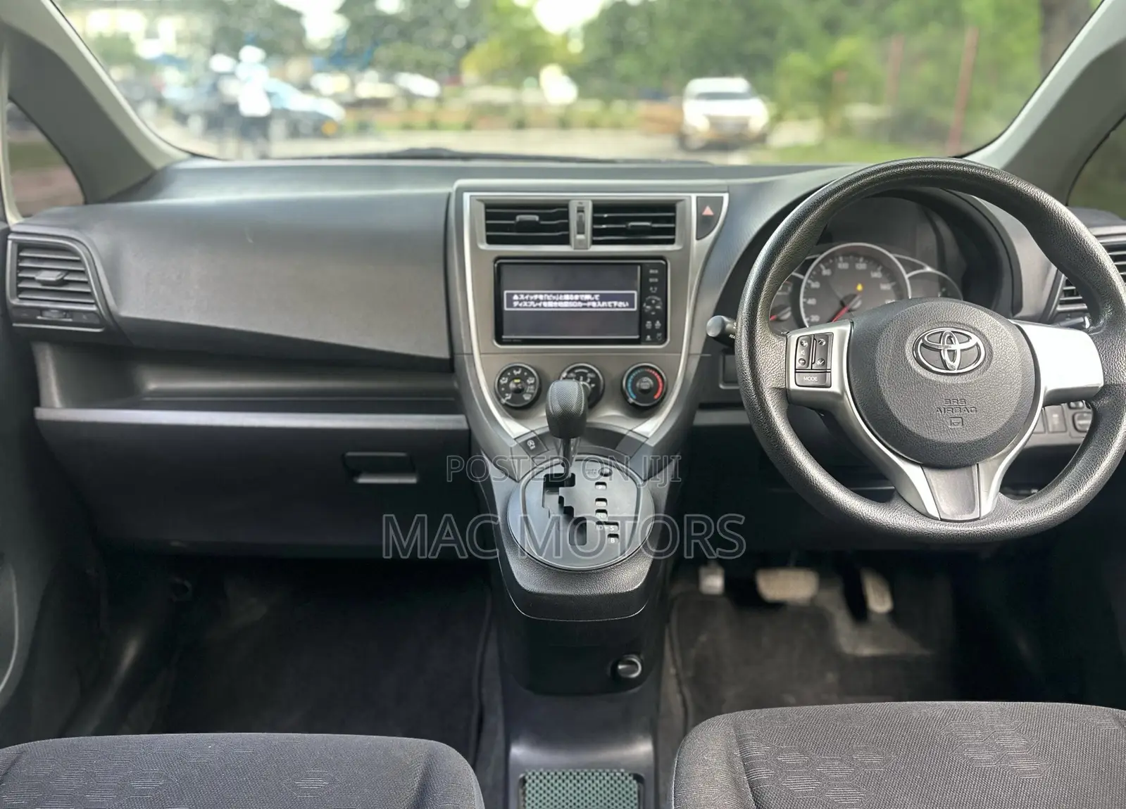 Toyota Ractis 1.3 FWD 2011 Silver