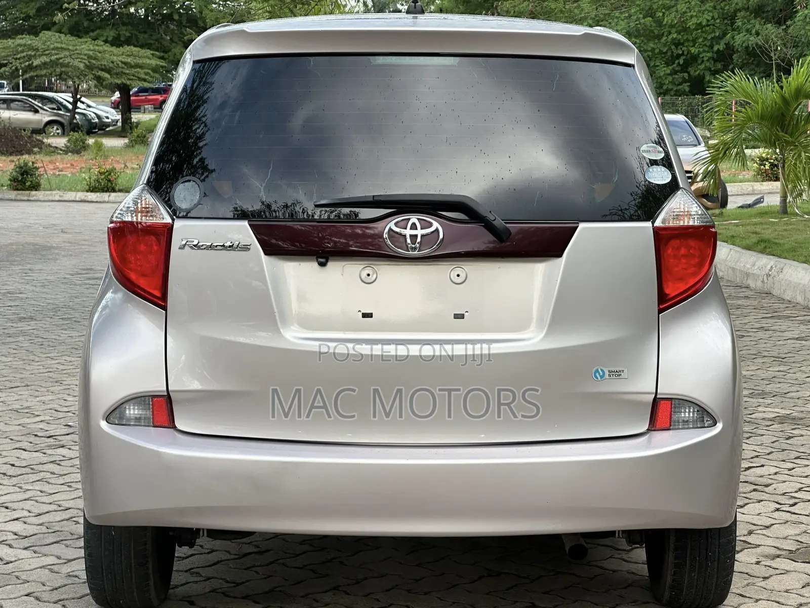 Toyota Ractis 1.3 FWD 2011 Silver