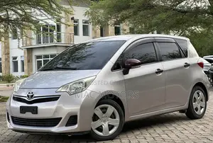 Toyota Ractis 1.3 FWD 2011 Silver