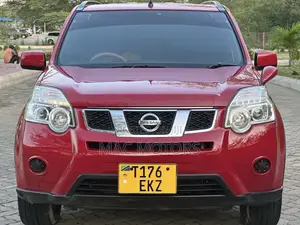 Nissan X-Trail 2011 Red