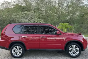 Nissan X-Trail 2011 Red