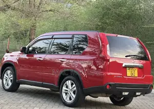 Nissan X-Trail 2011 Red