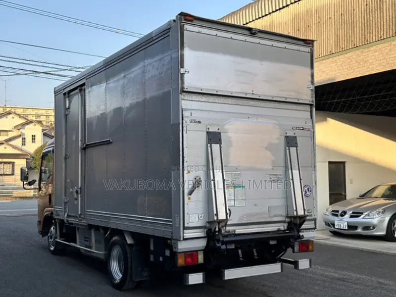 Isuzu Elf Truck 2009 Yellow