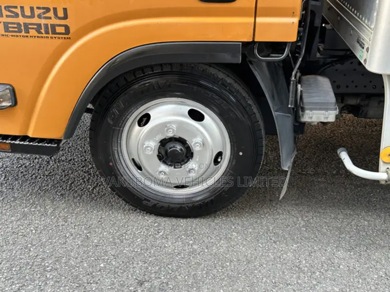 Isuzu Elf Truck 2009 Yellow