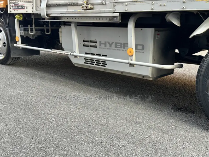 Isuzu Elf Truck 2009 Yellow