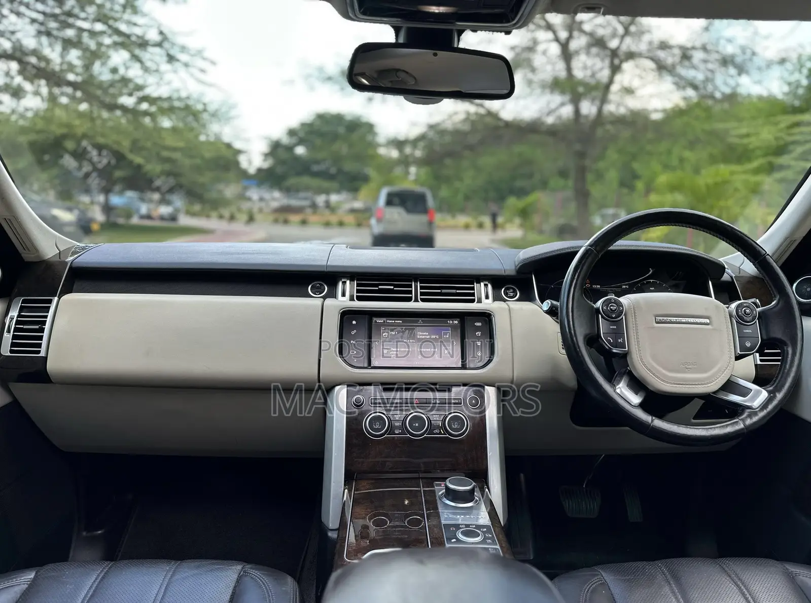 Land Rover Range Rover Vogue 2016 Gold