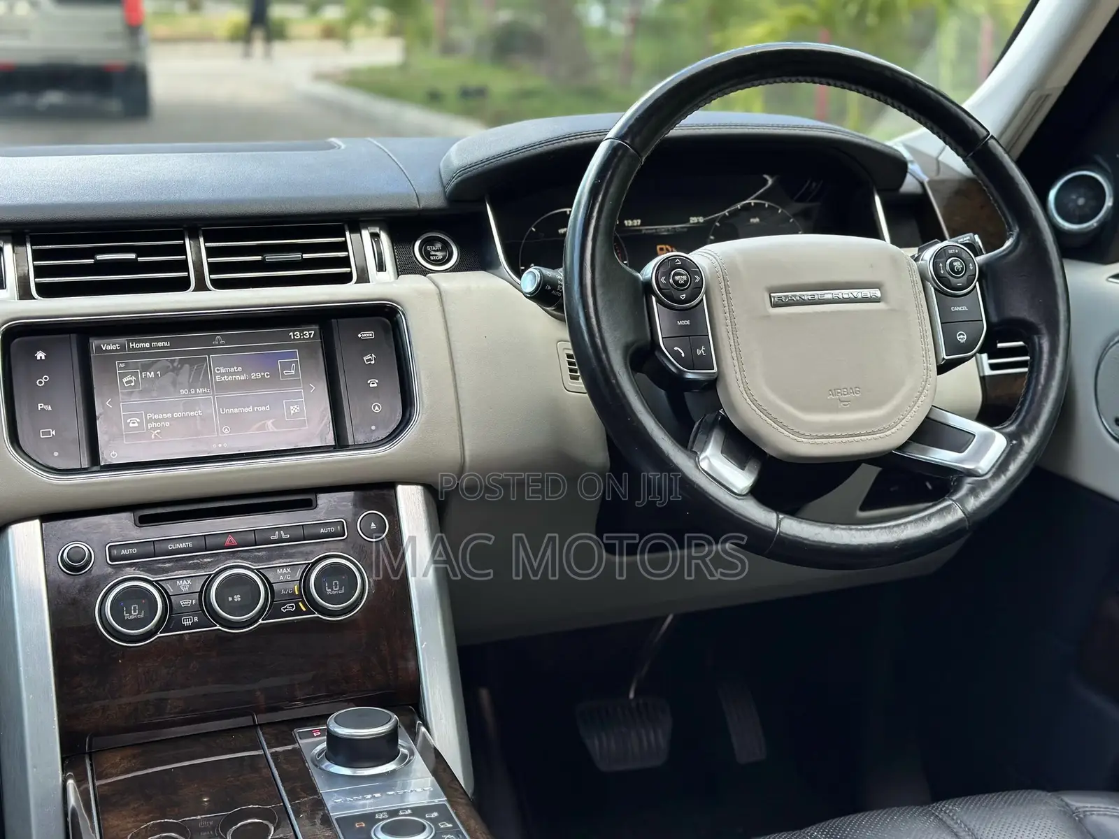 Land Rover Range Rover Vogue 2016 Gold