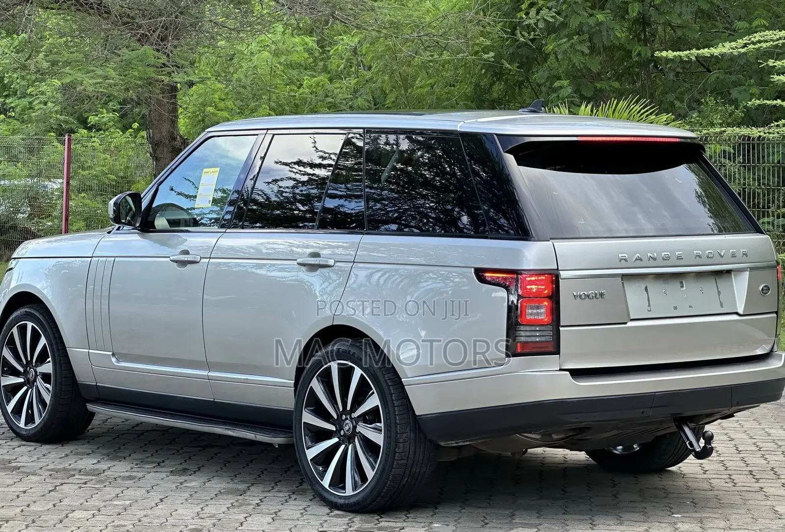 Land Rover Range Rover Vogue 2016 Gold