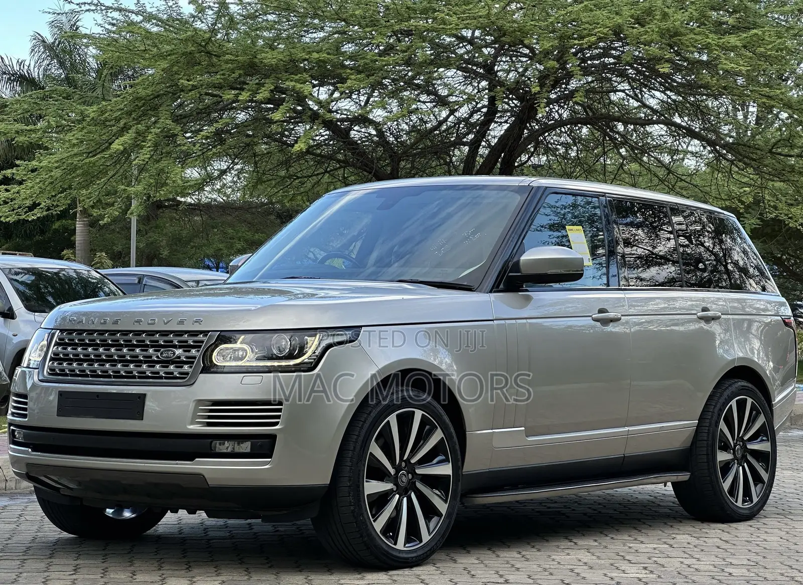 Land Rover Range Rover Vogue 2016 Gold