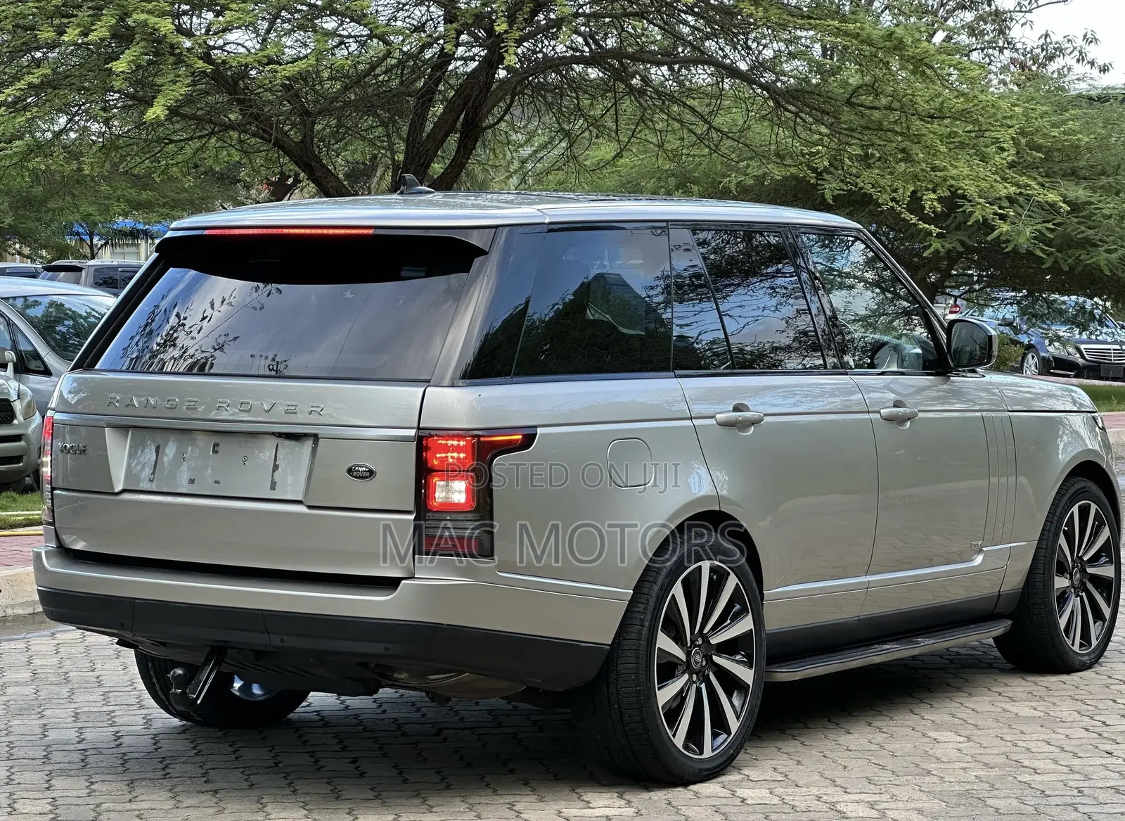 Land Rover Range Rover Vogue 2016 Gold