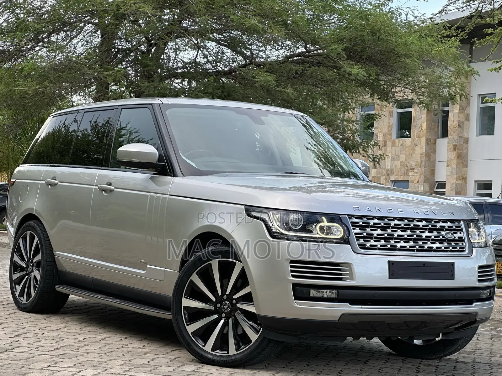 Land Rover Range Rover Vogue 2016 Gold
