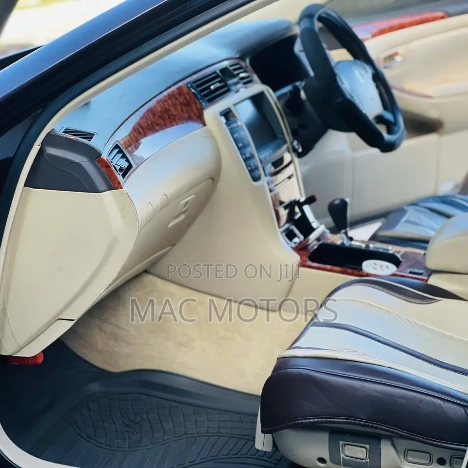Toyota Crown 2005 Burgundy
