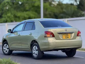 Toyota Belta 2006 Gold