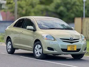 Toyota Belta 2006 Gold