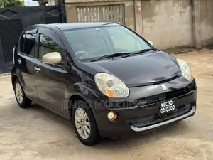 Toyota Passo 2010 Black