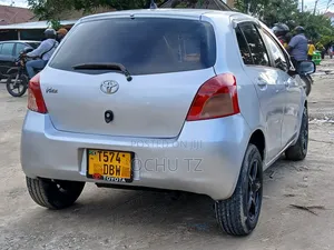 Toyota Vitz 2005 Silver