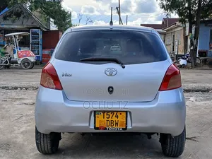 Toyota Vitz 2005 Silver