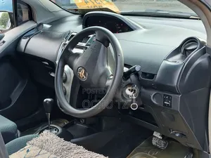 Toyota Vitz 2005 Silver