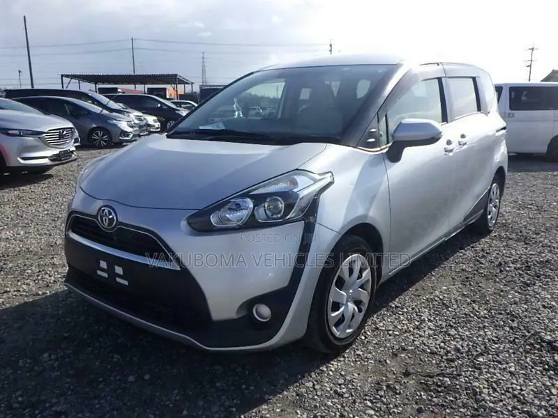 Toyota Sienta 2016 Silver