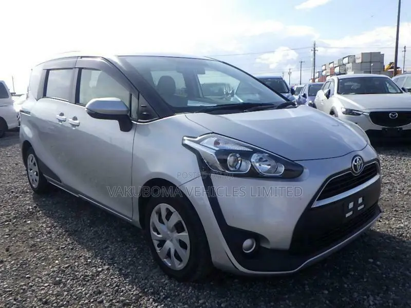Toyota Sienta 2016 Silver