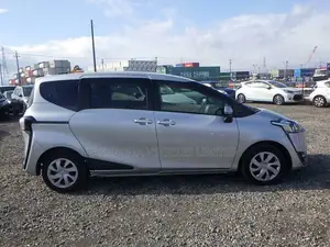 Toyota Sienta 2016 Silver