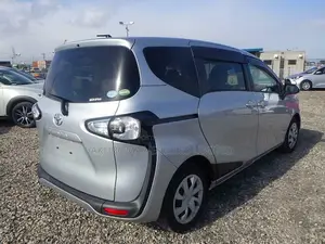 Toyota Sienta 2016 Silver