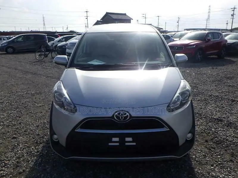 Toyota Sienta 2016 Silver