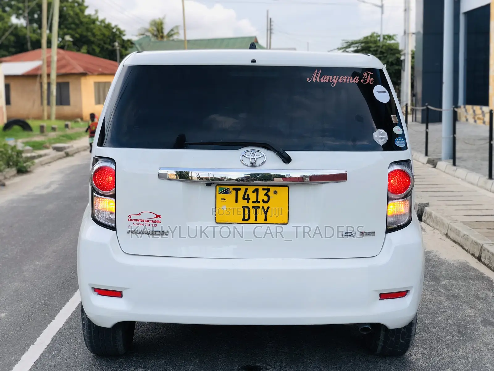 Toyota Corolla Rumion 2011 Pearl