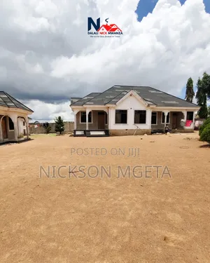4bdrm House in Dalali Nick Mwanza, Buswelu for sale