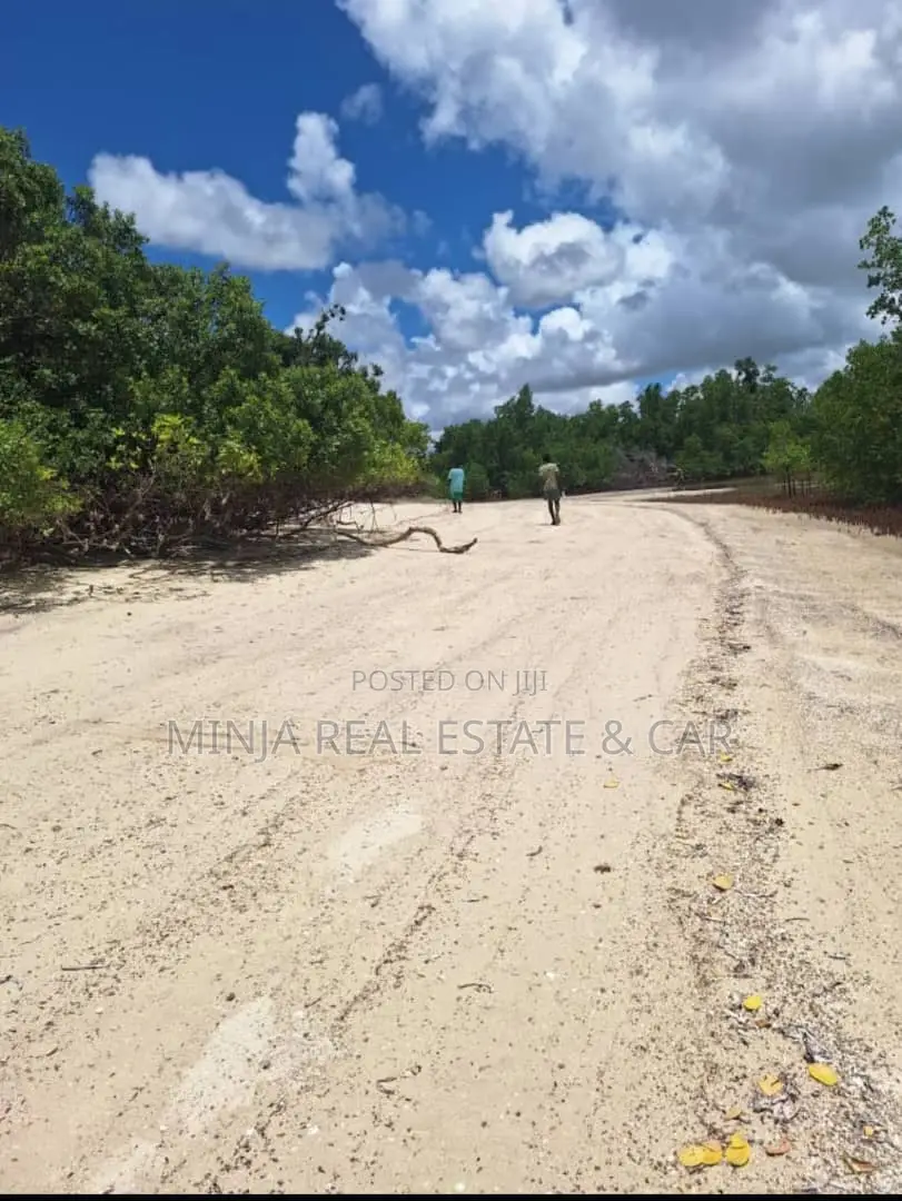 Beach Plot for Sale at Bweni Mafia