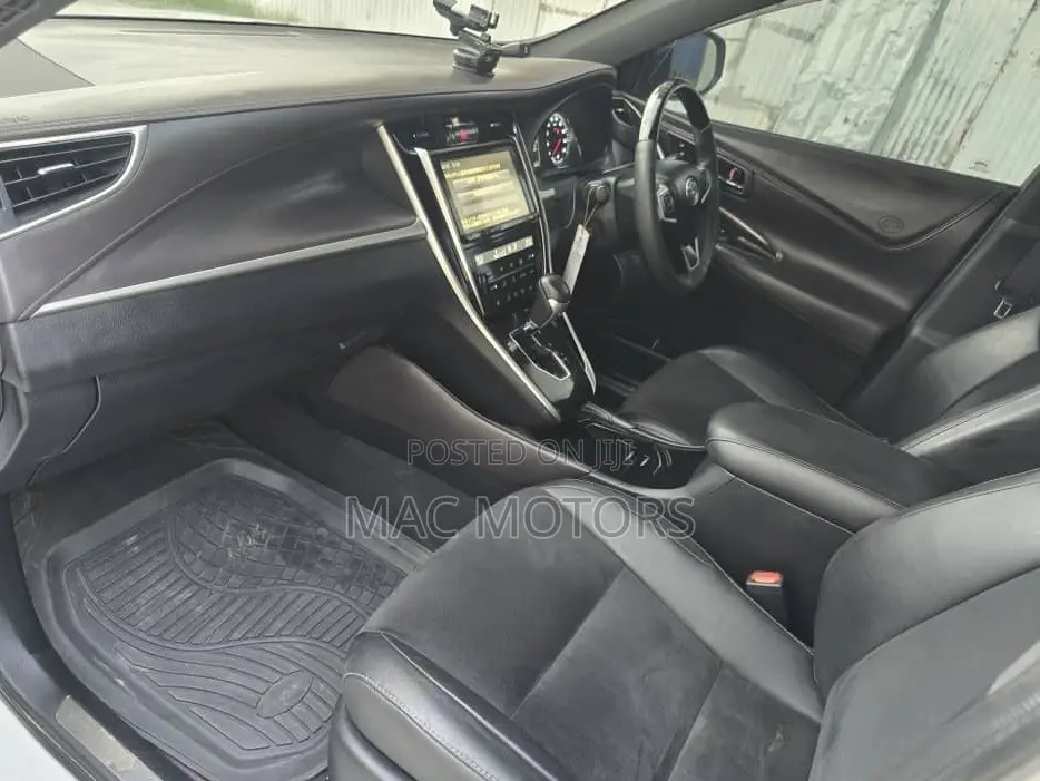 Toyota Harrier 2.0 4WD 2016 White