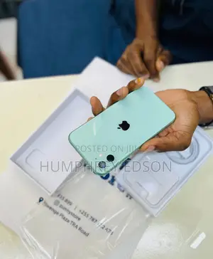 New Apple iPhone 11 128 GB Green