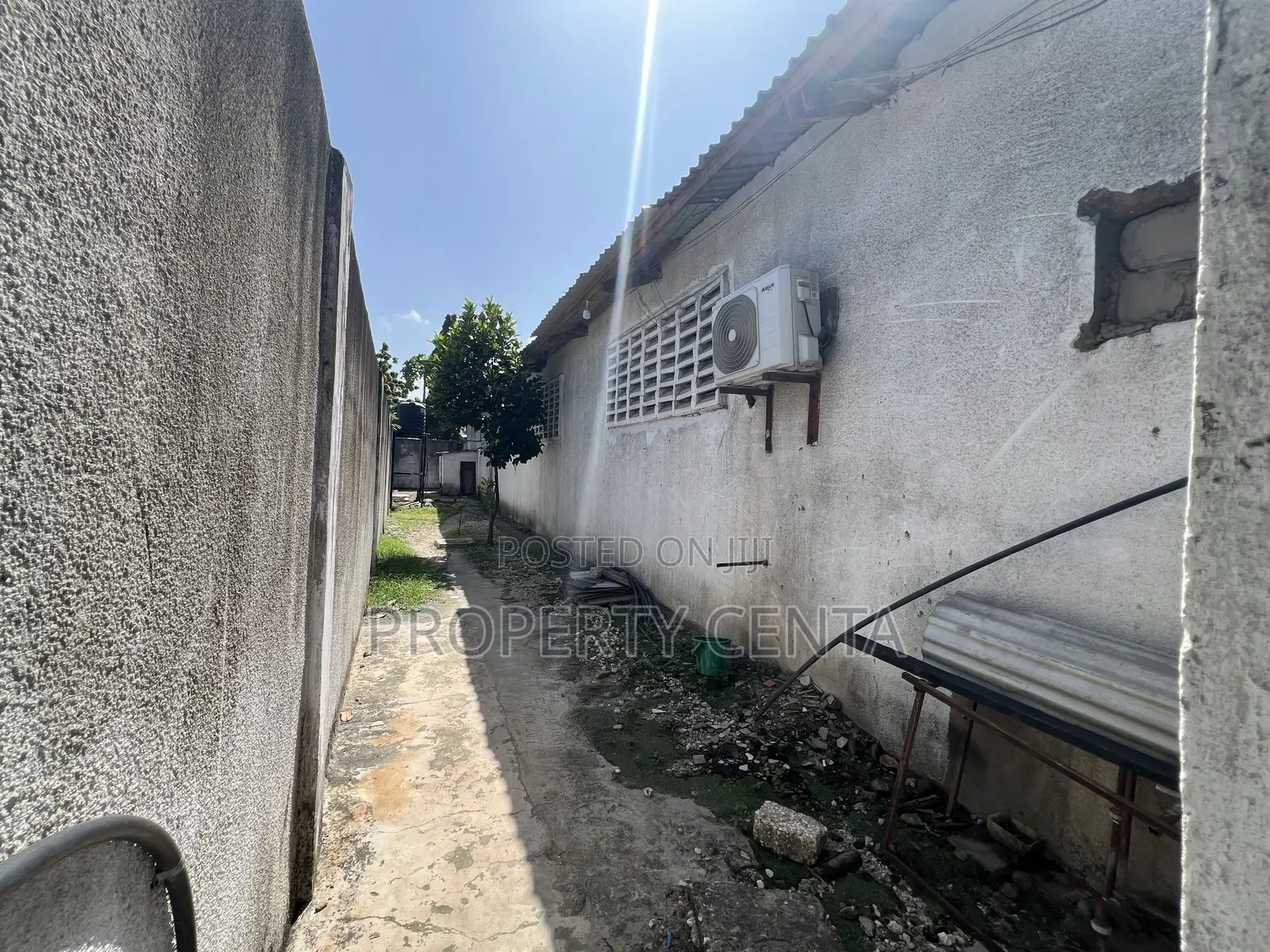 Warehouse Commercial Property Is Available for Sale