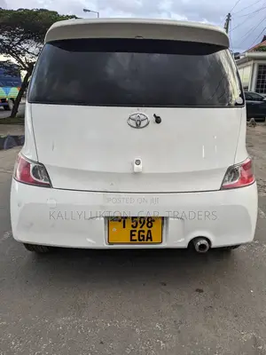 Toyota bB 2005 White