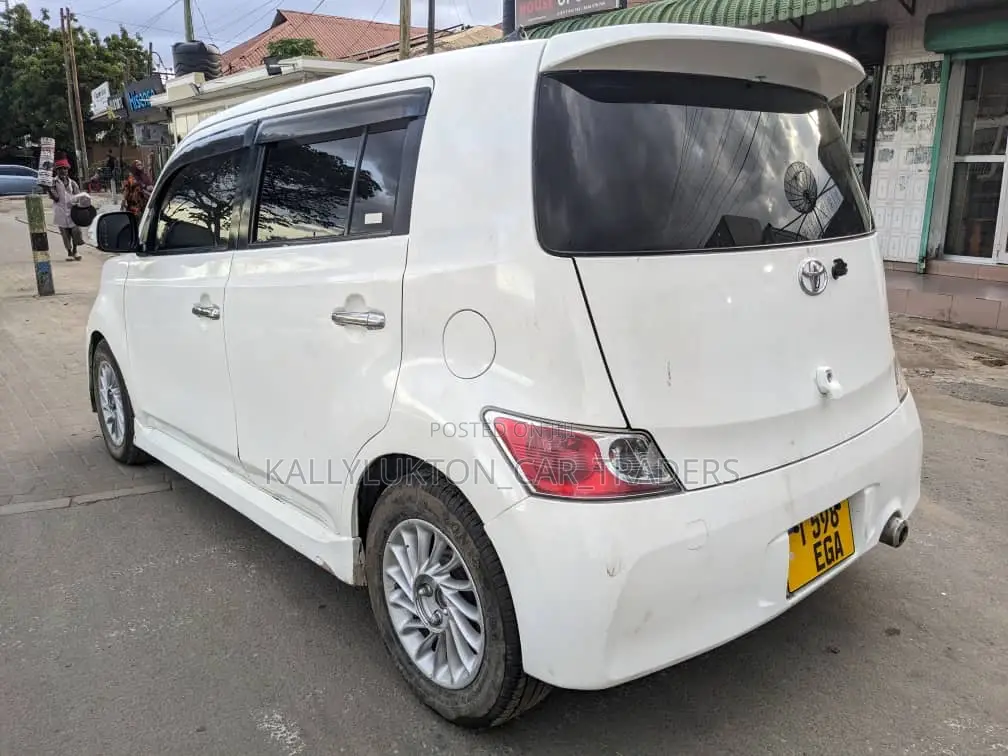 Toyota bB 2005 White