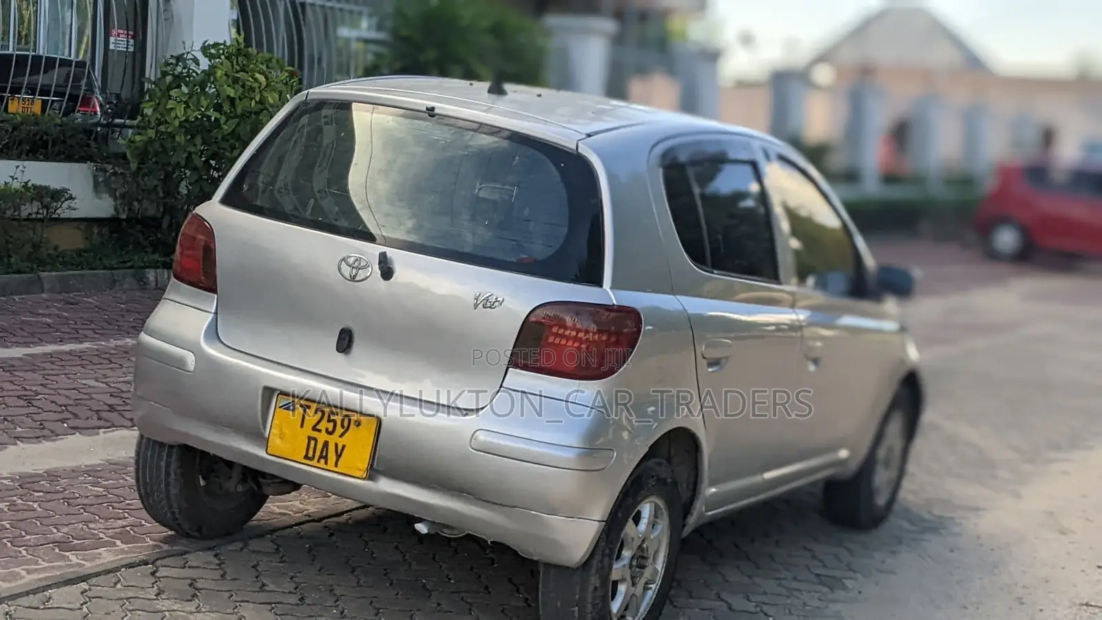 Toyota Vitz 2006 Silver