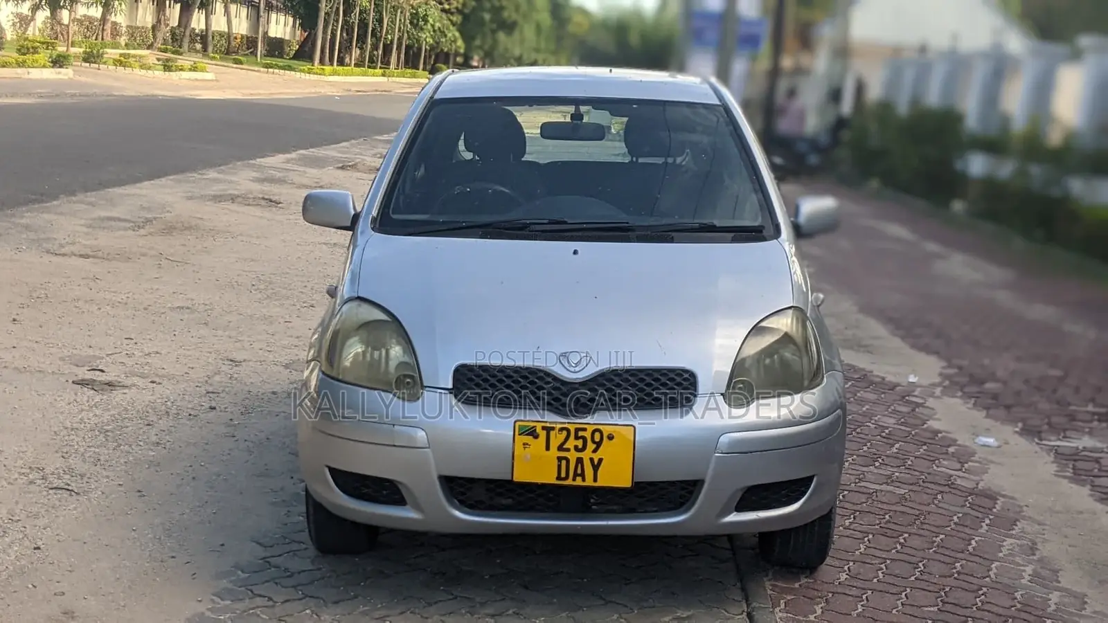 Toyota Vitz 2006 Silver