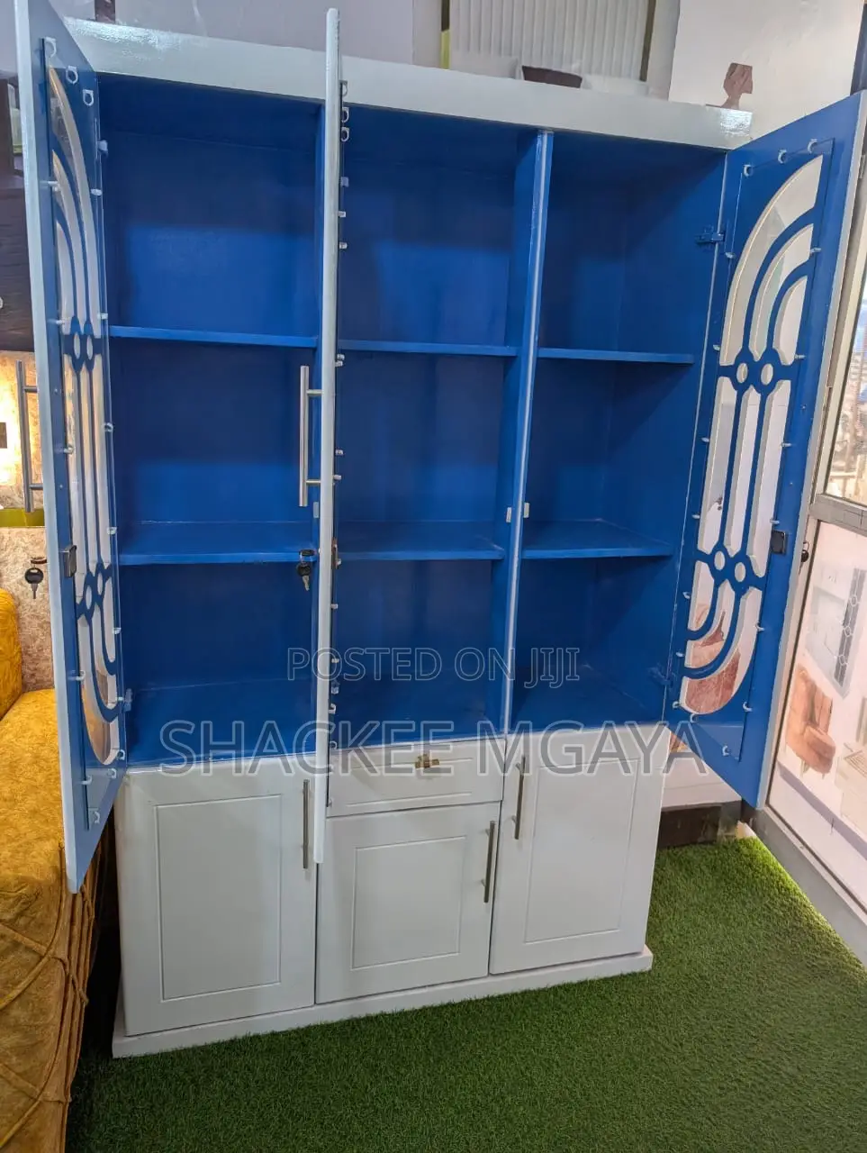 Kabati La Vyombo Milango Mitatu White
