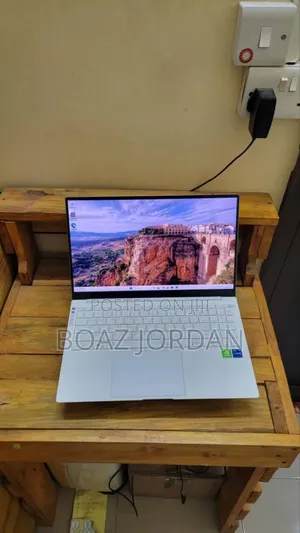 Laptop Samsung Galaxy Book4 Pro 16GB Intel Core I7 SSD 1T