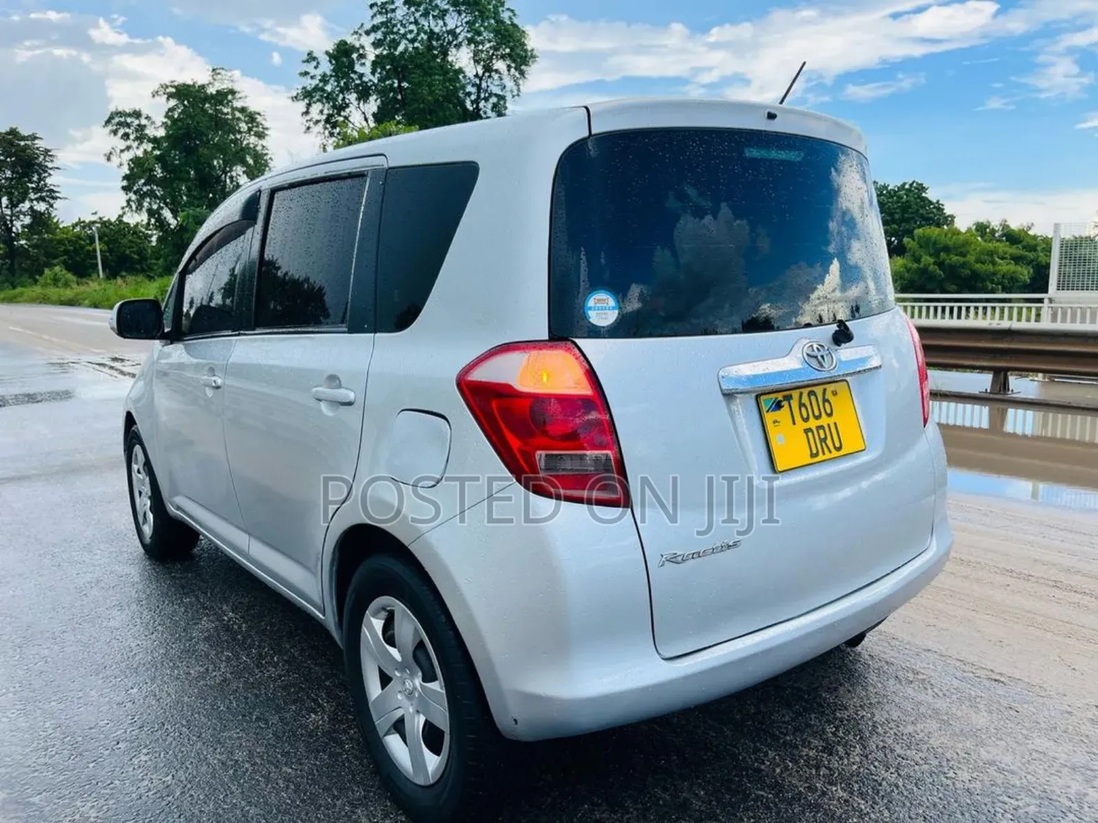 Toyota Ractis 2006 Silver
