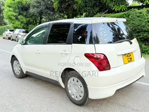 Toyota IST 2004 White