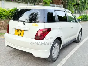 Toyota IST 2004 White