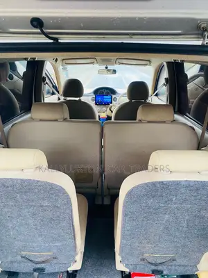 Toyota Sienta 2005 Silver