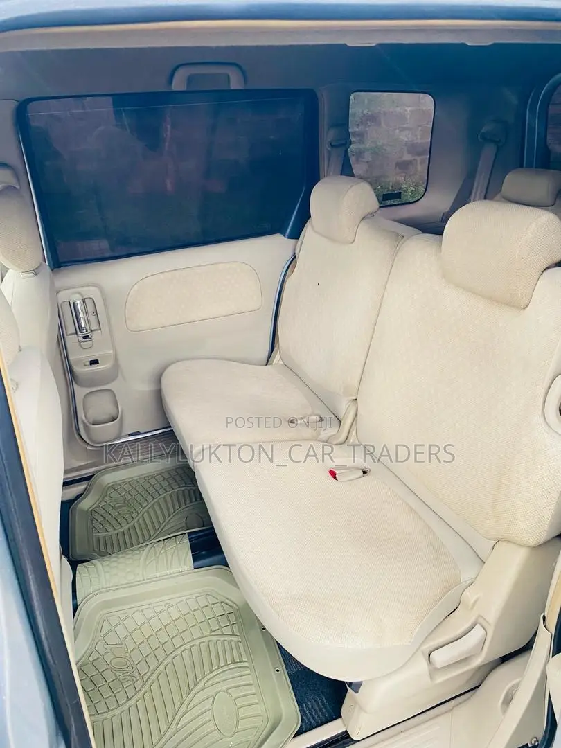 Toyota Sienta 2005 Silver