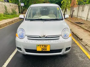 Toyota Sienta 2005 Silver