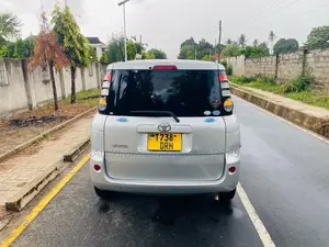 Toyota Sienta 2005 Silver